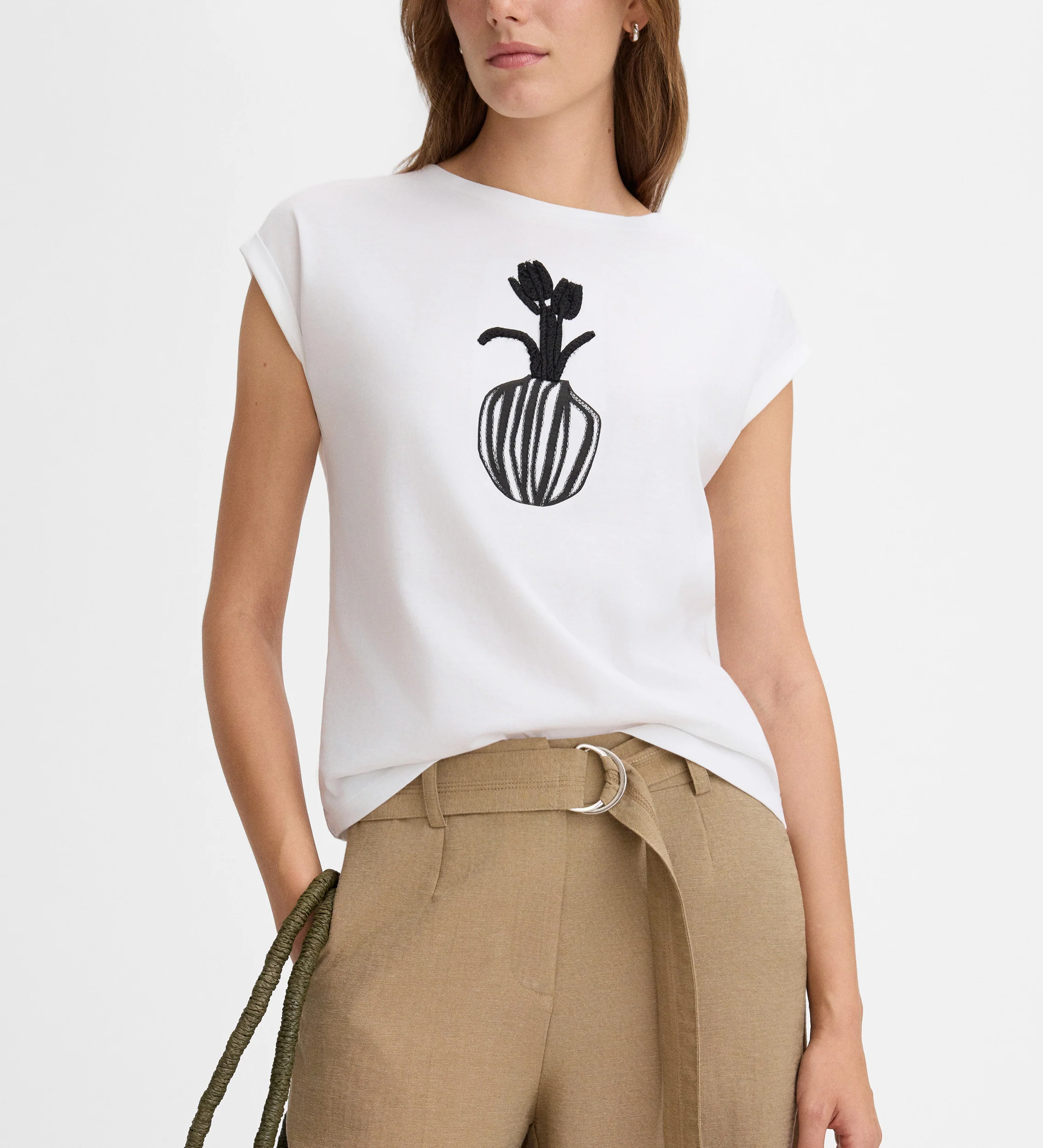 Camiseta bordado flor - Image 4