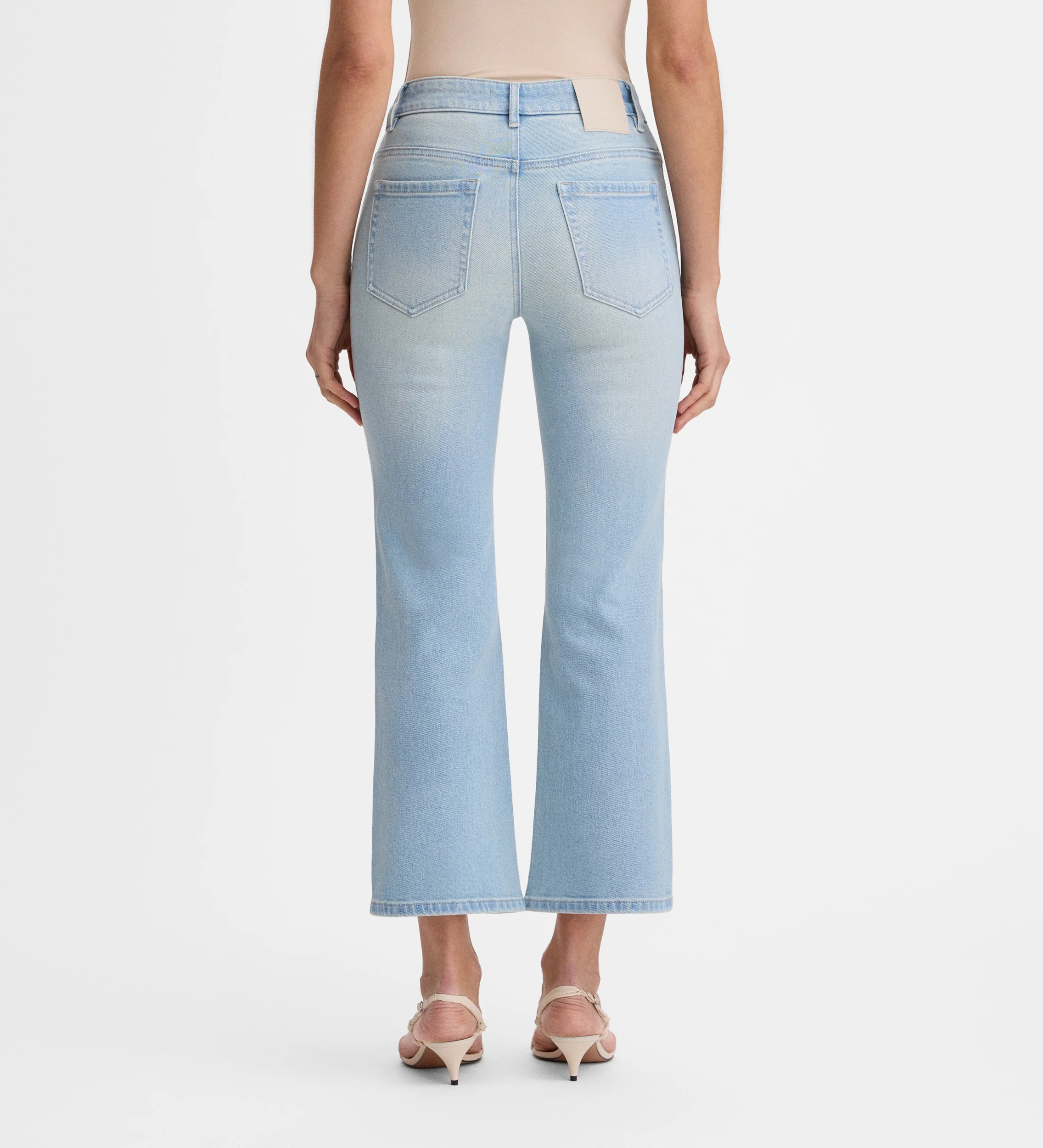 Pantalón crop acampanado - Image 4
