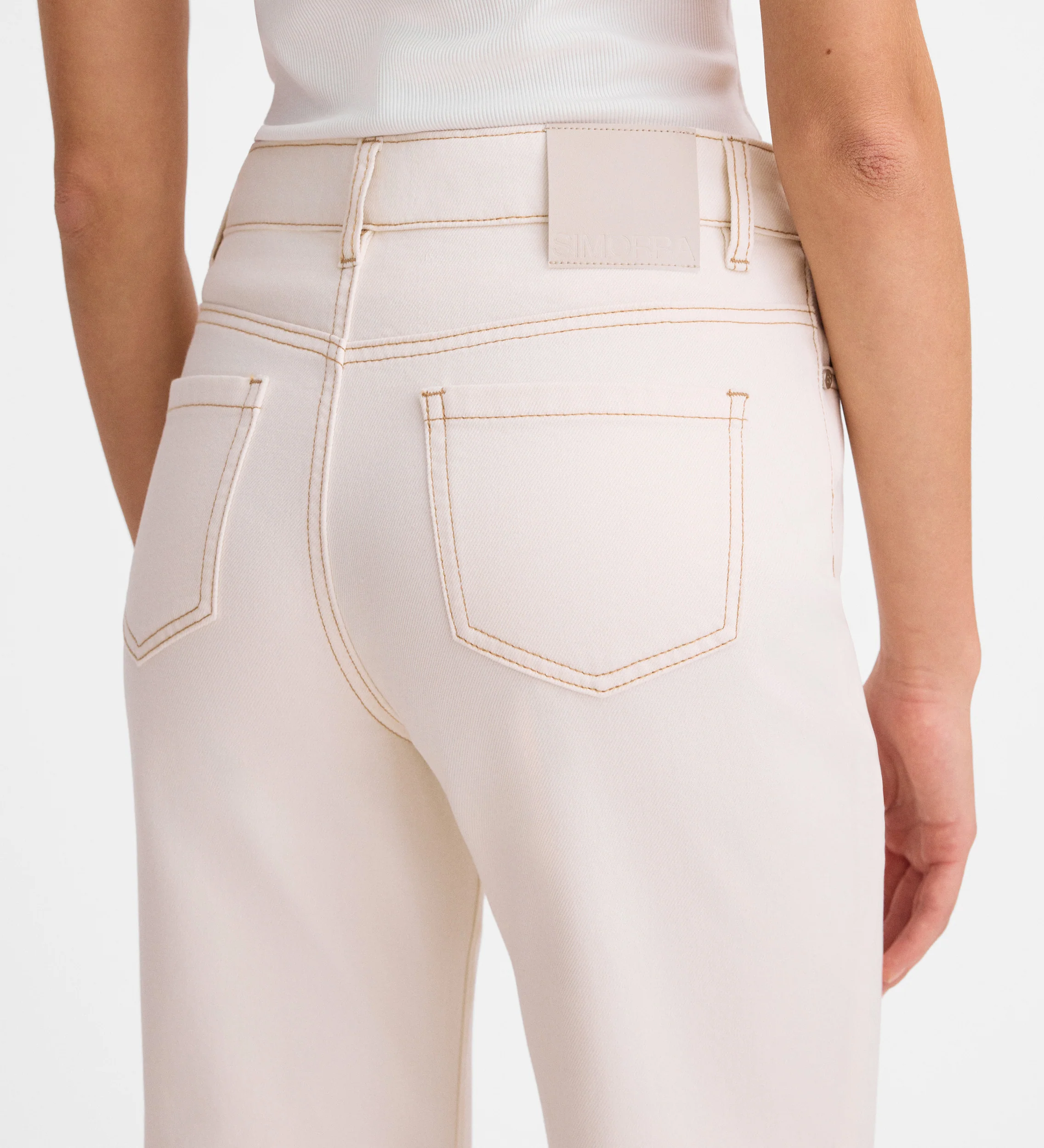 Pantalón crop bordado decorativo - Image 3