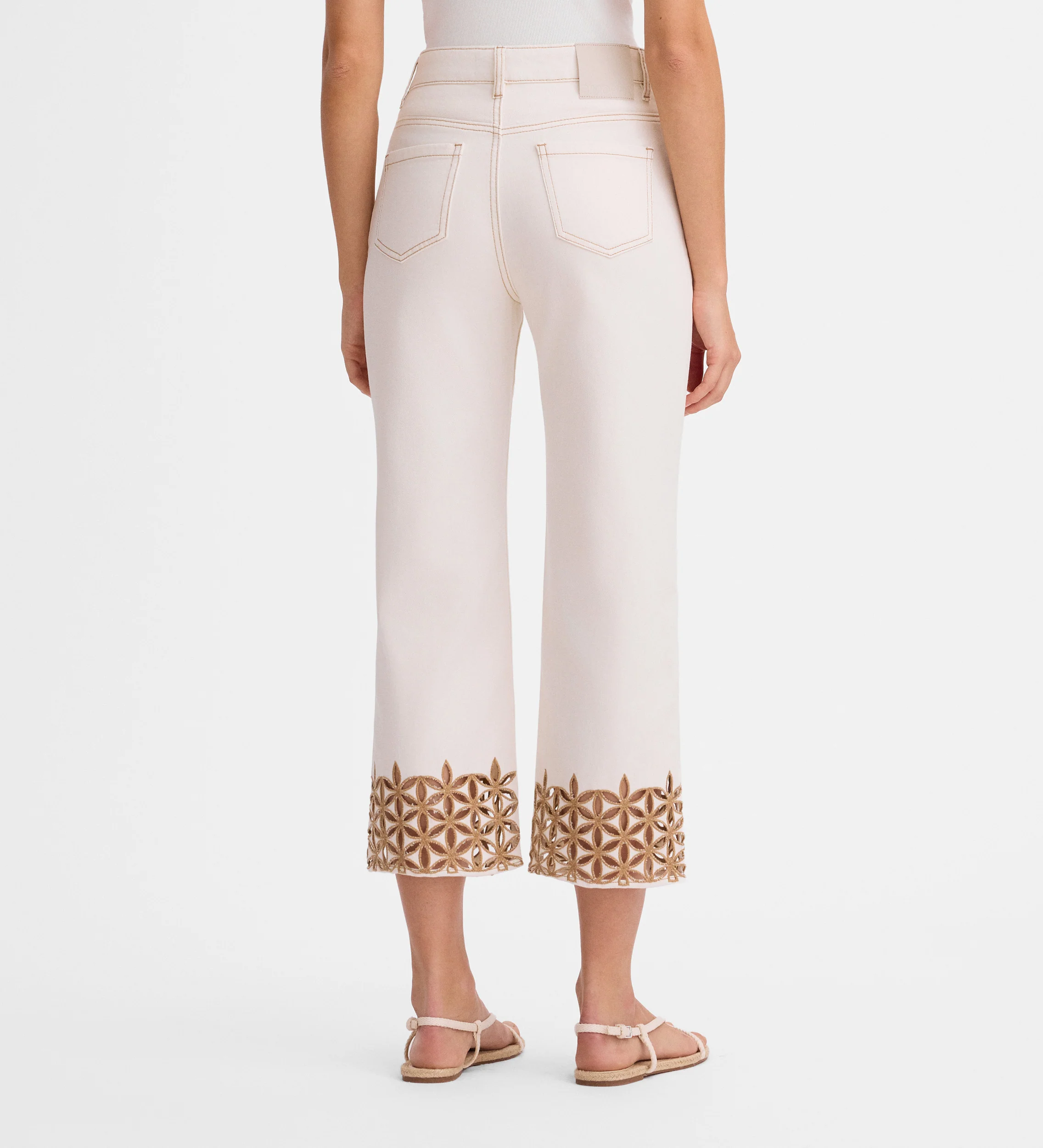Pantalón crop bordado decorativo - Image 4