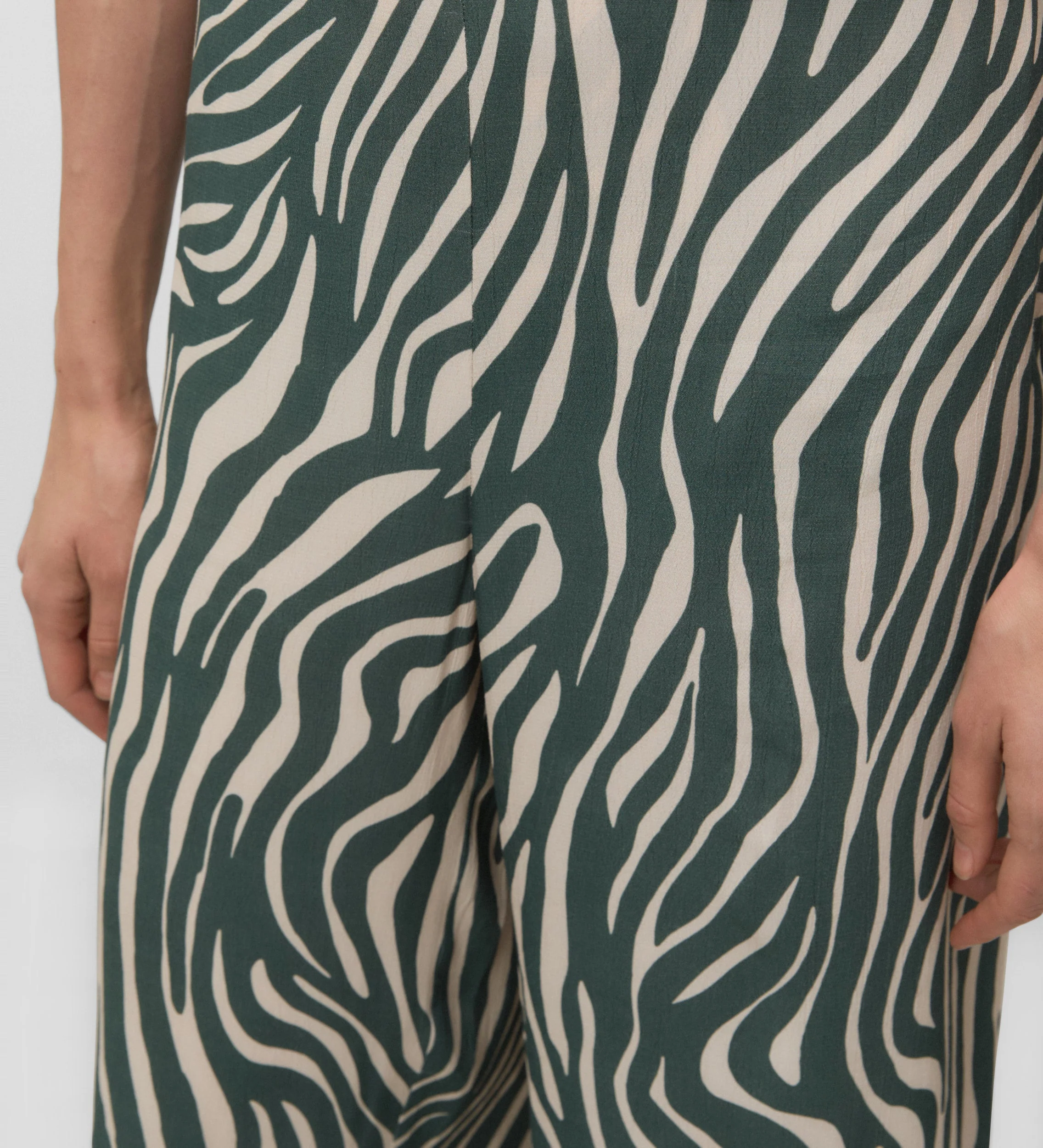 Pantalón fluido estampado - Image 3