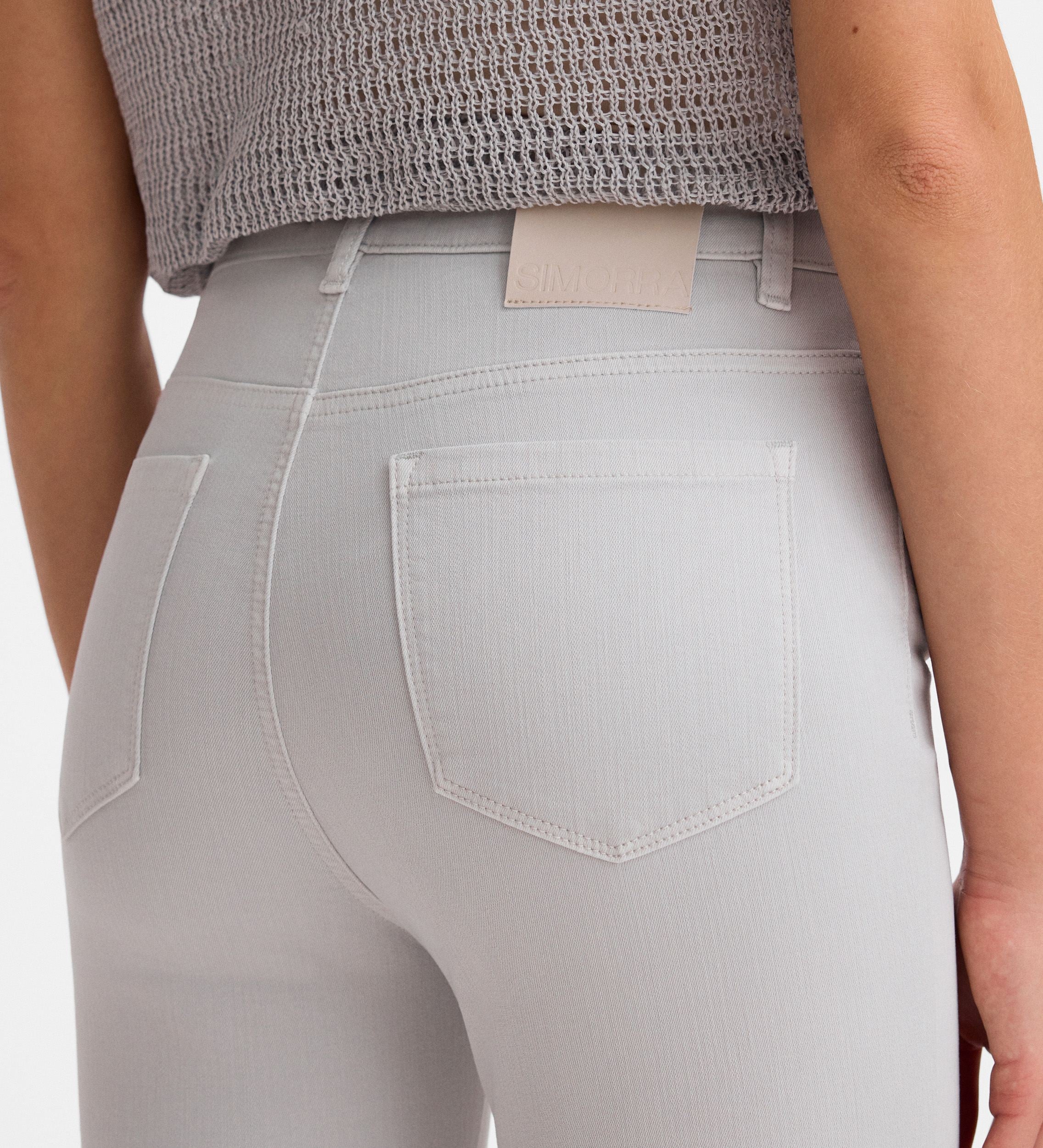Pantalón vaquero acampanado - Image 4