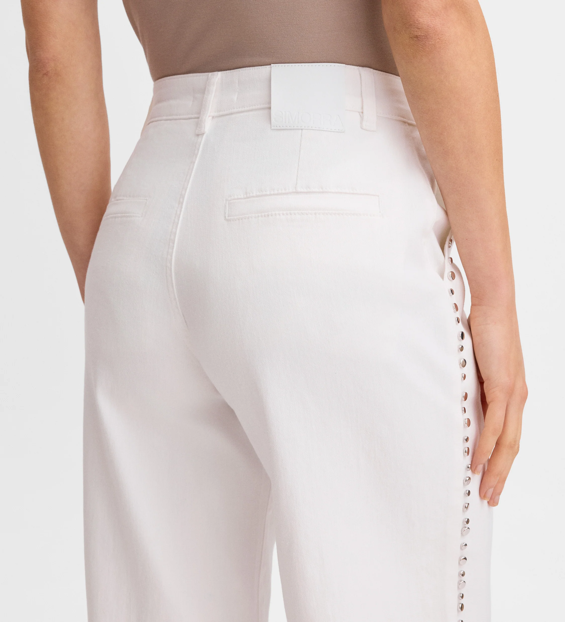 Pantalón vaquero remaches - Image 4